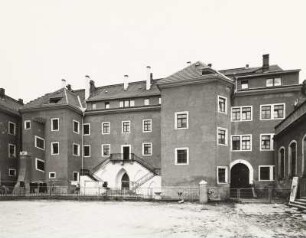 Freiberg. Verwaltungsgebäude (ehemaliges Wohnhaus des Oberberghauptmanns von Herder), Herderstraße 2. Hoffront