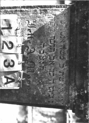 Grabstein 123 (Index: 99788784) Material: Sandstein Zustand: leicht verwittert Maße HxBxT: 148x57x15 cm: Grabstein 123A