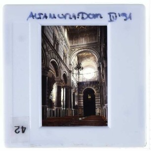 Altamura, Dom S. Maria Assunta : Innenansicht Langhaus