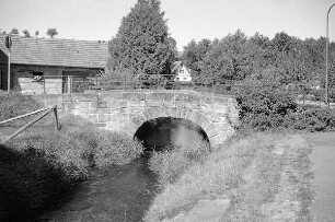 Steinbrücke (Steinbrücke); Nüsttal, Nässe (Kirchweg)
