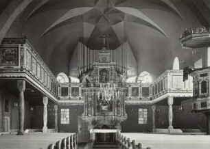 Sebnitz. Kirche (Evangel. Stadtkirche), Inneres. Blick zum Altar.