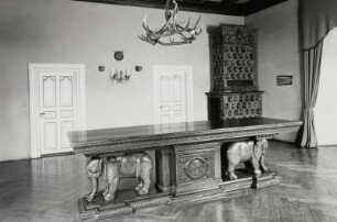 Schloss Kuckuckstein, Jagdzimmer mit Elefantentisch, Ende 19. Jh.