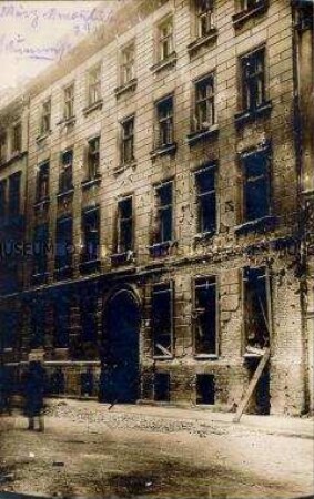 Stark beschädigtes Haus in der Blumenstraße