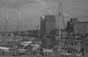 Heiligenhafen: Hafen und Silo