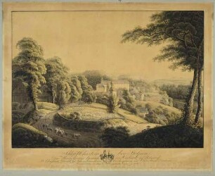 Die Burg und die Kirche Hohnstein in der Sächsischen Schweiz vom Pechhüttenweg im Norden, darunter Widmung an Georg Heinrich von Carlowitz auf Röhrsdorf und dessen Wappen