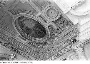 Opernhaus. Decke im oberen Rundfoyer