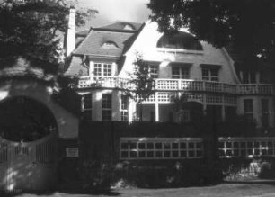 Vorgarten des Landhauses Bernhard; Berlin, Charlottenburg-Wilmersdorf