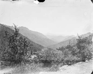 Landschaft : Blick in das Tal nach Qingdao (Tsingtau)