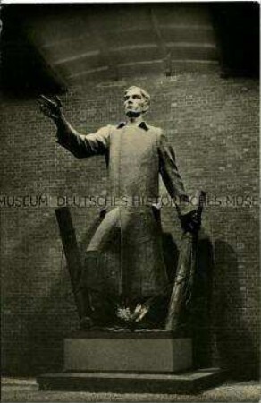 Heimkehrerstatue im Lager Friedland