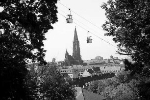 Freiburg: Kabinen in der Luft mit Münster