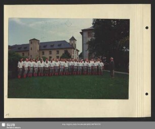 Bergsteigerchor beim Einsingen vor dem Auftritt auf der Festung Königstein : Dirigent: Werner Matschke