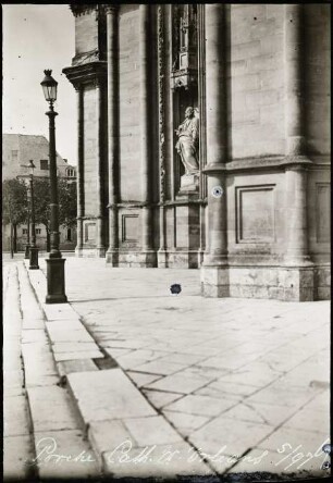 Orléans, Sockelzone des Portals der Kathedrale Sainte-Croix
