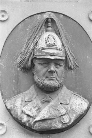 Kranzniederlegung am Denkmal für Christian Hengst in Durlach anlässlich seines 100. Todestags