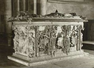 Magdeburg, Dom St. Mauritius und St. Katharina, Innenaufnahme, Chorumgang : Tumba der Königin Editha im Chorumgang