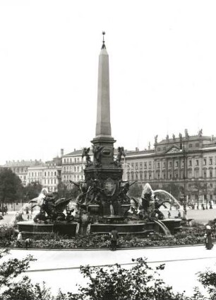 Leipzig, Augustusplatz : Leipzig. Augustusplatz. Mendebrunnen (Adolf Gnauth, Jakob Ungerer; 1886). Bronze, Stein