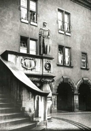 Plauen, Neues Rathaus : Plauen. Neues Rathaus. Treppenaufgang mit Standbild Heinrichs von Plauen