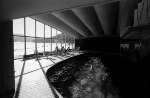 Titisee: Hallenbad Titisee; innen, seitlich; mit zugefrorener See