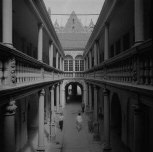Stralsund. Rathaus, Nord-Süd-Durchgang mit Galerie oder Rathauspassage