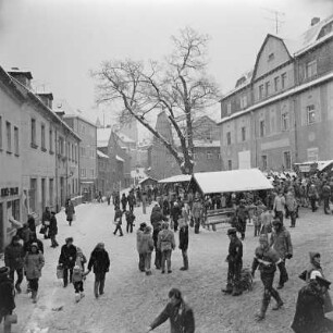 Schwarzenberg, Weihnachtsmarkt : Weihnachtsmarkt auf dem Unteren Markt