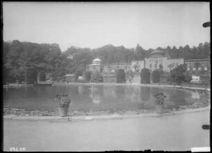 Stuttgart, Wilhelma : Stuttgart. Parkanlage Wilhelma (K. L. Zanth; 1842-1846). Blick von Nordosten über Wasserbecken gegen die Orangerie