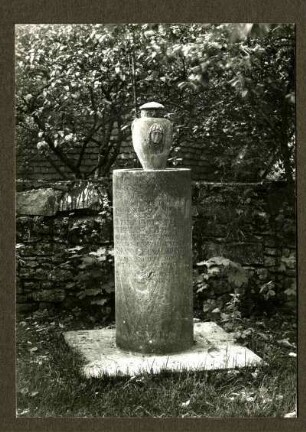 alter Friedhof, Grabstein 19. Jh.