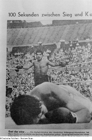 Erst der eine... : Boxkampf zwischen Hans Stretz (vorn auf dem Ringboden) und Peter Müller (hinten in der Ringecke) auf der Berliner Waldbühne