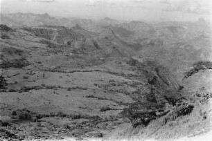 Abfall des Simien Gebirges : Blick von der Bergstraße auf den Abfall des Simien Gebirges bei Debark.