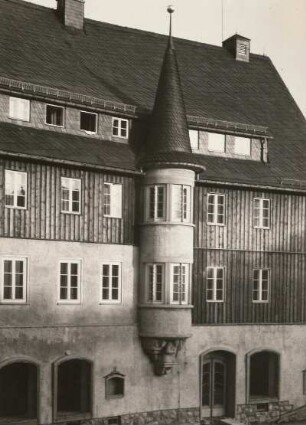 Altenberg. Rathaus (1955 erb.). Teilansicht mit Erker