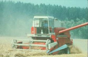 Fotografie: Erntetechnik, Mähdrescher selbstfahrend