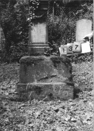 Grabstein 137