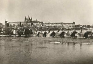 Panorama der Prager Burg auf dem Hradschin : Reproduktion nach Foto (Fotograf unbekannt)