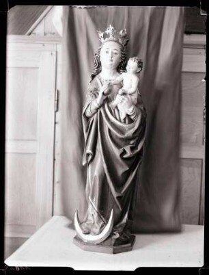 katholische Pfarrkirche; Madonna, Holz