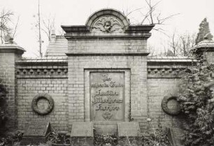 Wandgrabmal der Familien Hilschenz und Fischer