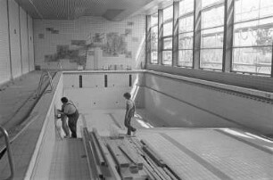 Umgestaltung des Hallenbads Neureut "Adolf-Ehrmann-Bad" zu einem Freizeitbad durch Einbeziehung des Kinderspielplatzes und der Liegewiese in den Badebetrieb