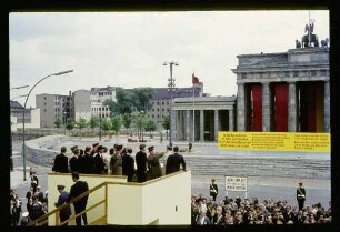 Am Brandenb. Tor 26.6.63.