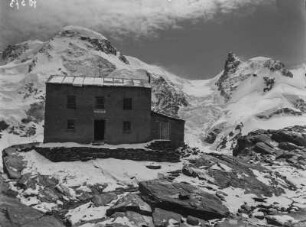 Gandegghütte : Verschneite Berghütte in den Walliser Alpen