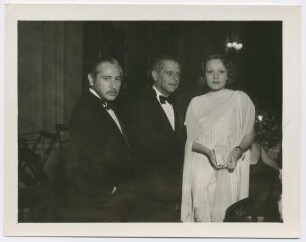 Josef von Sternberg, Marlene Dietrich und Max Reinhardt, Empfang zu Ehren von Max Reinhardt, Biltmore Hotel (Los Angeles, September 1934) (Archivtitel)