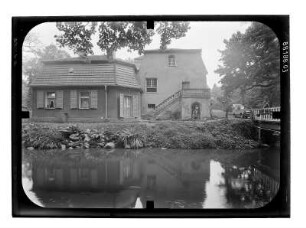 Trebbin-Blankensee, Dorfstraße 1. Herrenhaus (1740). Ansicht über die Nieplitz