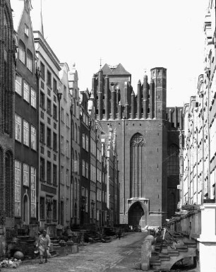 Danzig / Gdansk, Marienkirche, von der Frauengasse