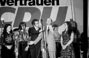 Freiburg: Paulussaal; CDU Wahlhitparade mit Filbingers, mit Dieter Thomas Heck, von unten