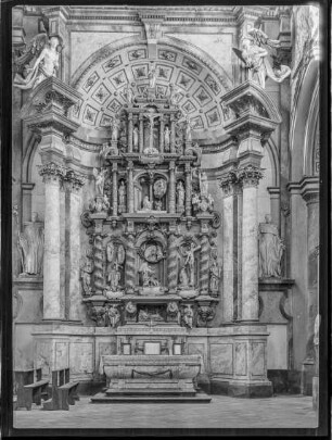 Kirche, Altar des Hl. Bernhard
