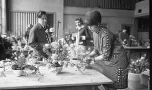 Prüfung der Blumenbinder-Gehilfen.
