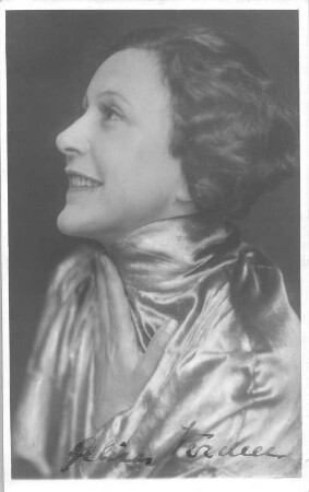 Porträt Alice Verden. Fotografie (Weltpostkarte mit Autogramm) von Grete Back. Dresden, um 1935