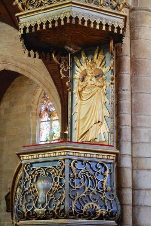 Frankreich. Bretagne. Morbihan. Josselin. Basilique Notre Dame du Rosier. Kanzel