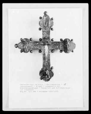 Vortragekreuz — Schauseite mit Kreuzigungsgruppe