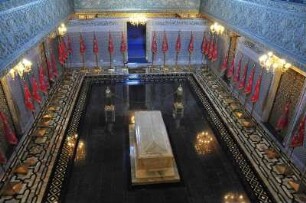 Gedenkstätte in Rabat : Blick in den Innenraum des Mausoleums für König Mohammed V. in Rabat, aufgenommen am 06.11.2008