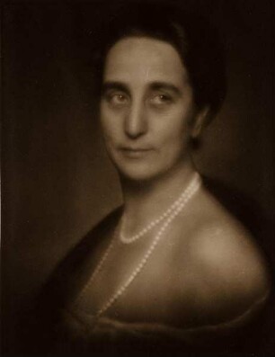 Frau Waldmann - Gattin von Prof. Waldmann, Leiter der Kunsthalle Bremen