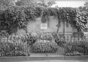 Trinitatisfriedhof, Fiedlerstraße, Arnoldstraße & Tatzberg