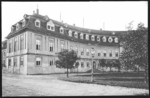 Schloss Hubertusburg. Nebengebäude als Pflegerinnenhaus genutzt