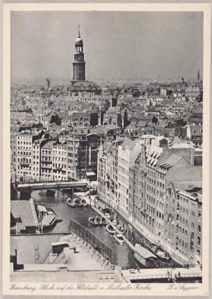 "Hamburg, Blick auf die Altstadt und Michaelis-Kirche"